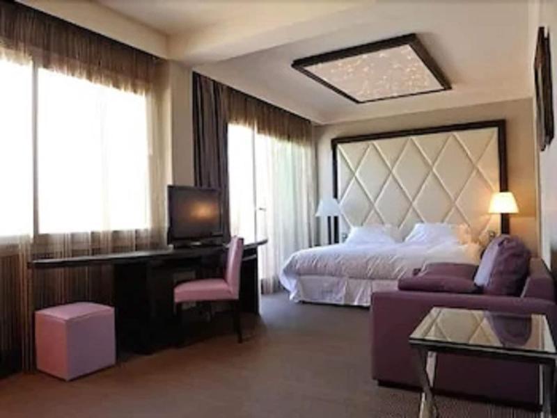 Le Safari Hotel Restaurant Carpentras Esterno foto