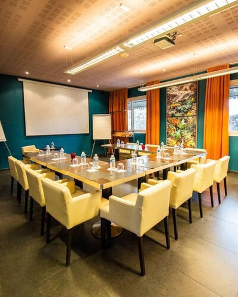 Le Safari Hotel Restaurant Carpentras Esterno foto