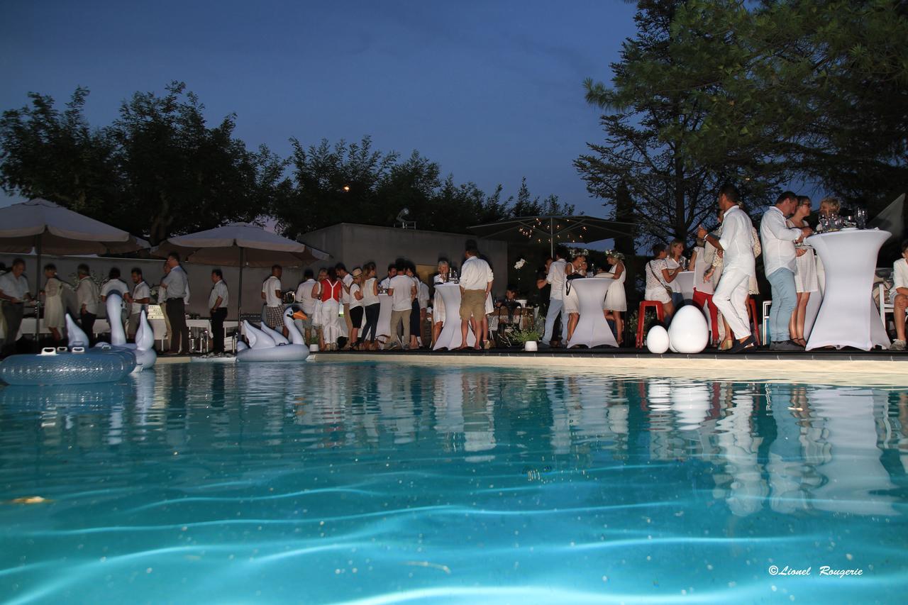 Le Safari Hotel Restaurant Carpentras Esterno foto