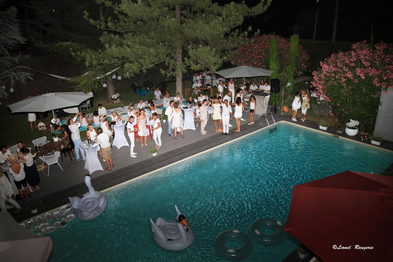 Le Safari Hotel Restaurant Carpentras Esterno foto