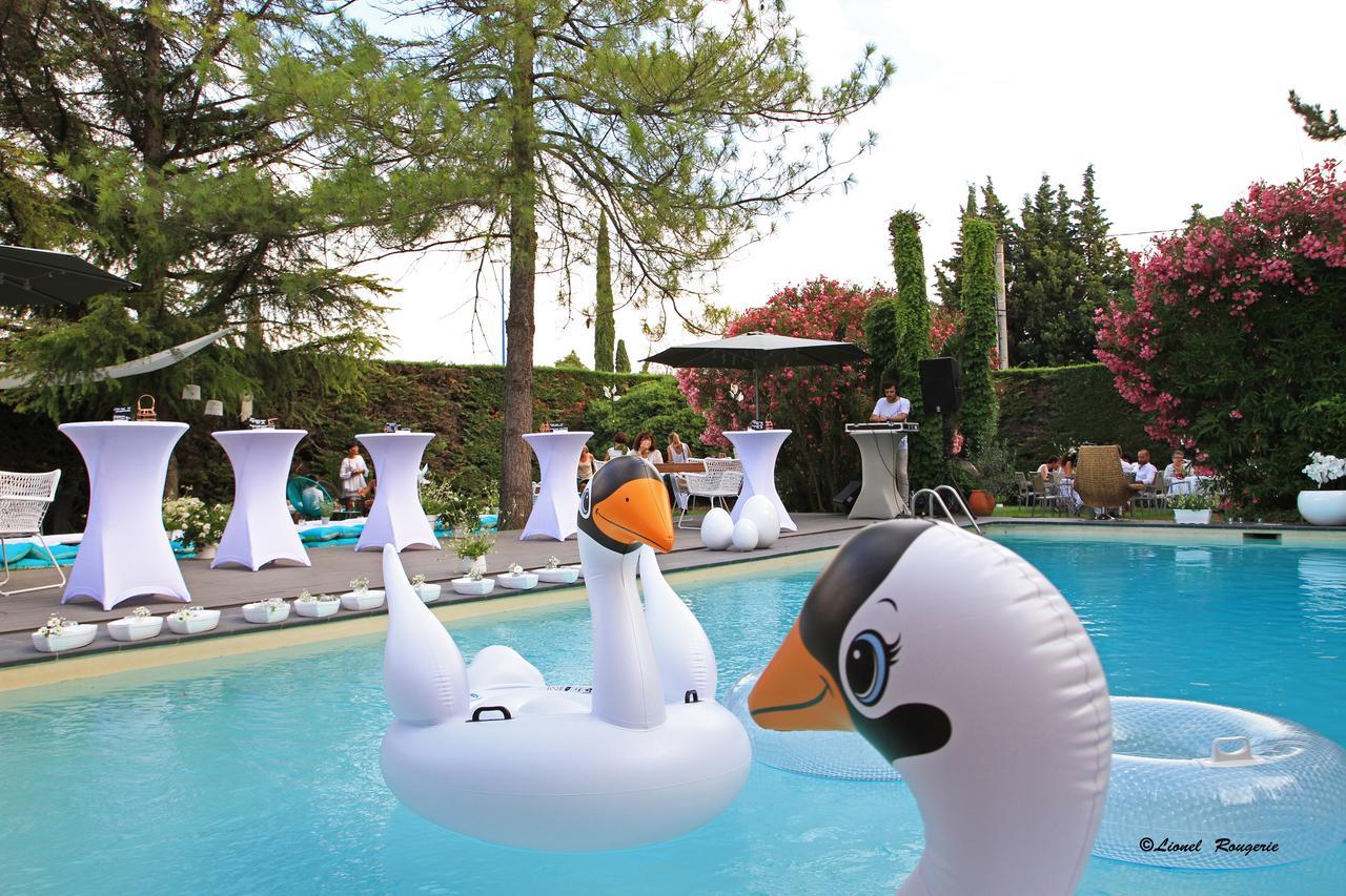 Le Safari Hotel Restaurant Carpentras Esterno foto